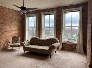 122 N State St APT B, Howell, MI 48843