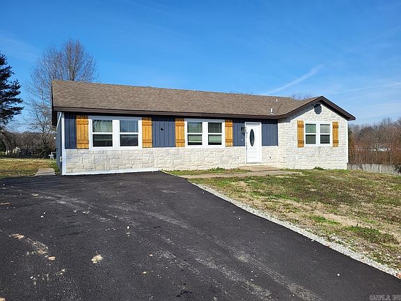 2nd image of 3717 Oak Leaf Cir