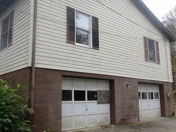 3rd image of 2234 Branchton Rd