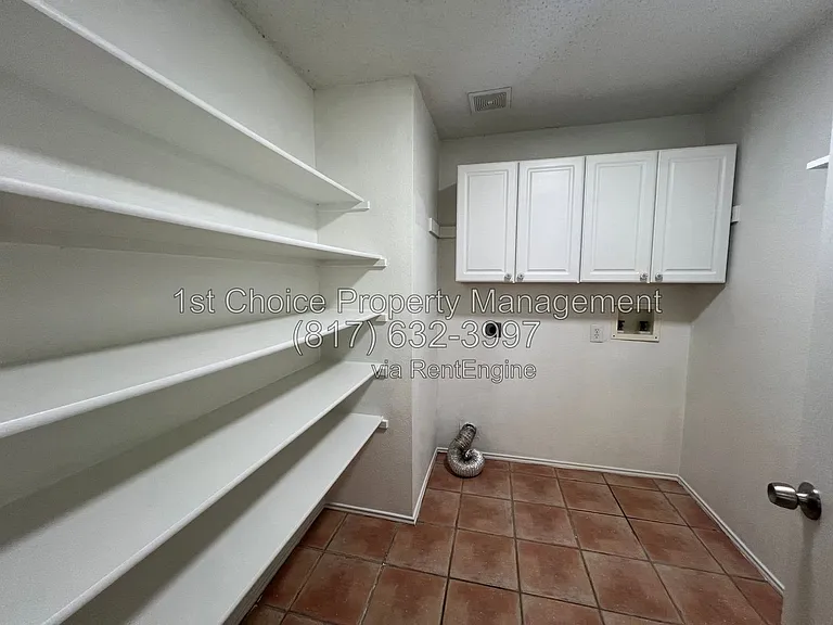 304 E Clover Park Dr — Photo 13