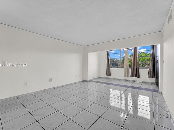 4th image of 1800 SW 25th St APT 2305