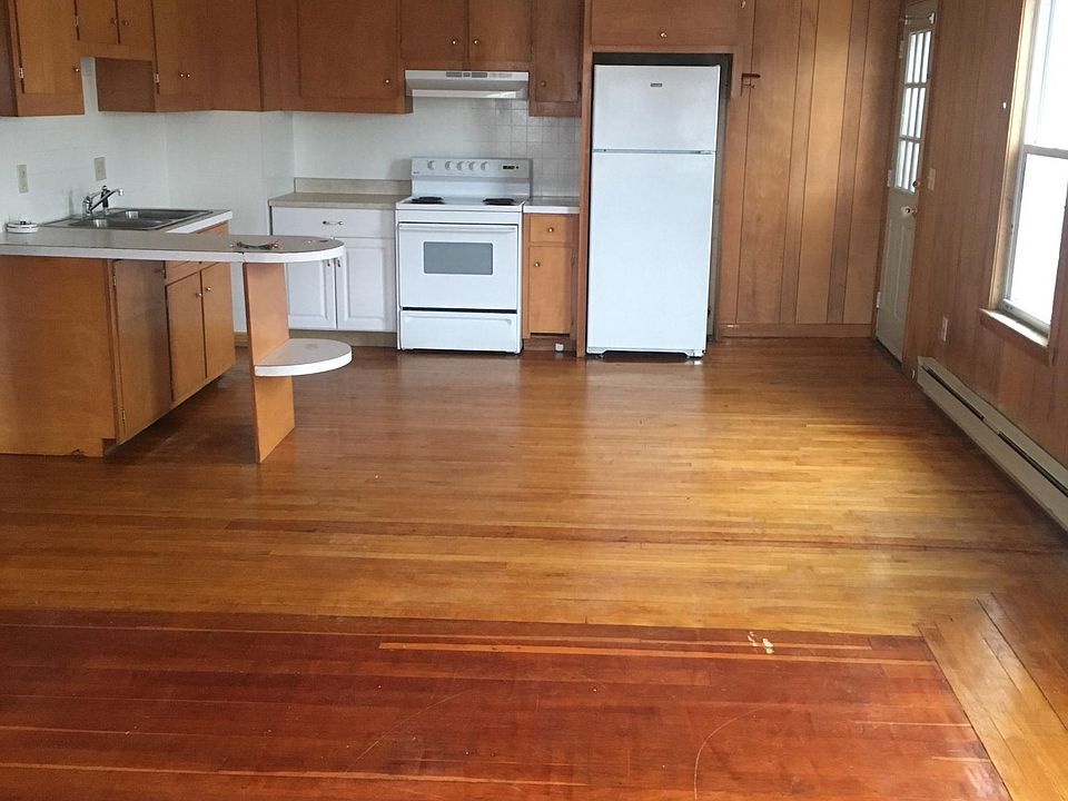 2nd image of 199 Mechanic St APT 3