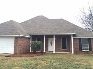 117 Live Oaks Blvd, Pearl, MS 39208