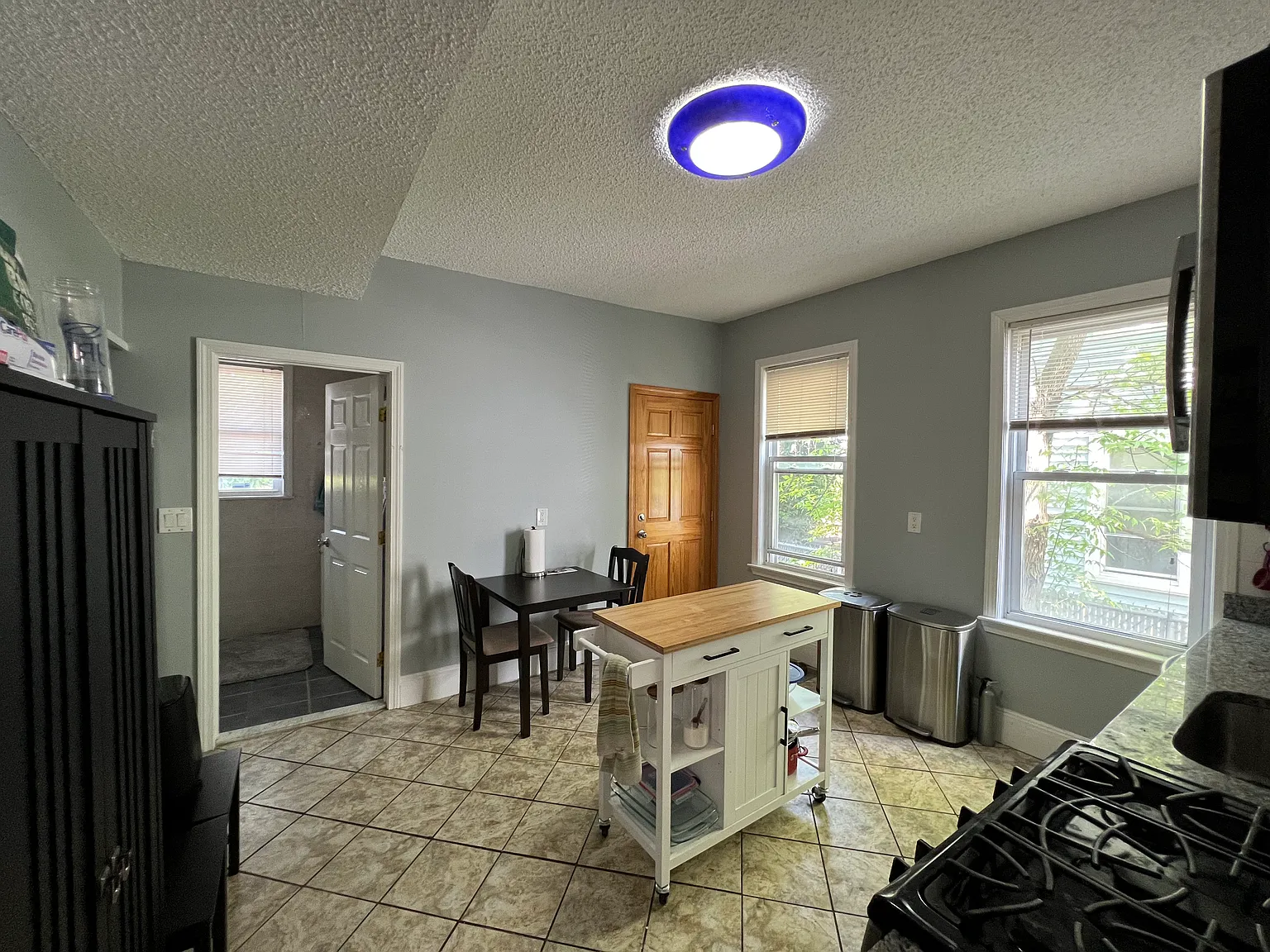 3 bed, 1111 sqft, $4,000 — Photo 1