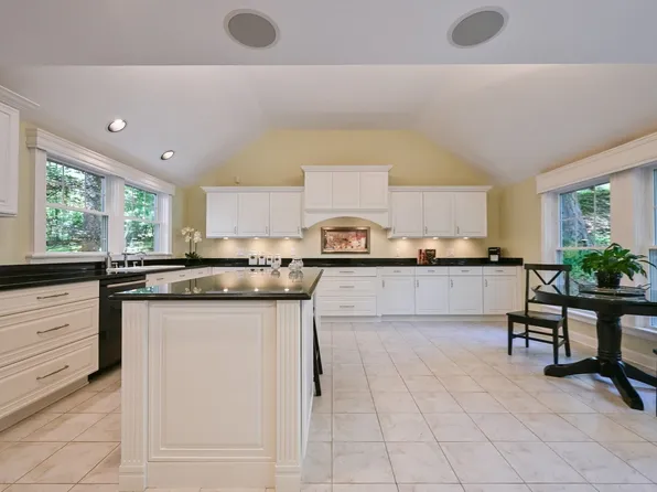 2 Rock Rd, Attleboro, MA 02703