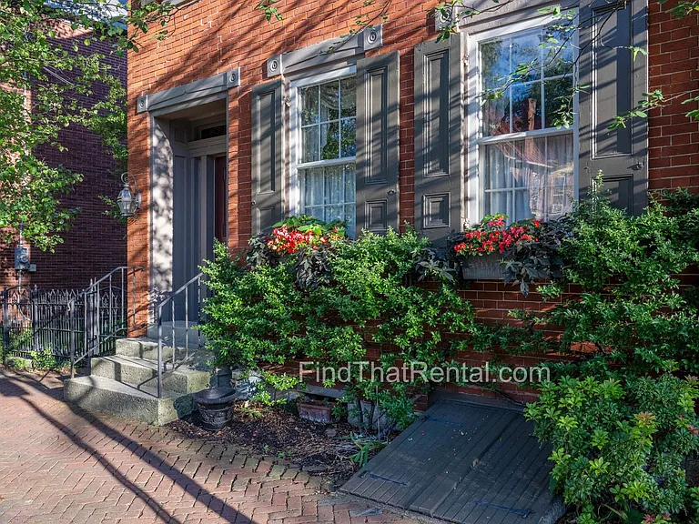 136 W Pomfret St — Photo 3