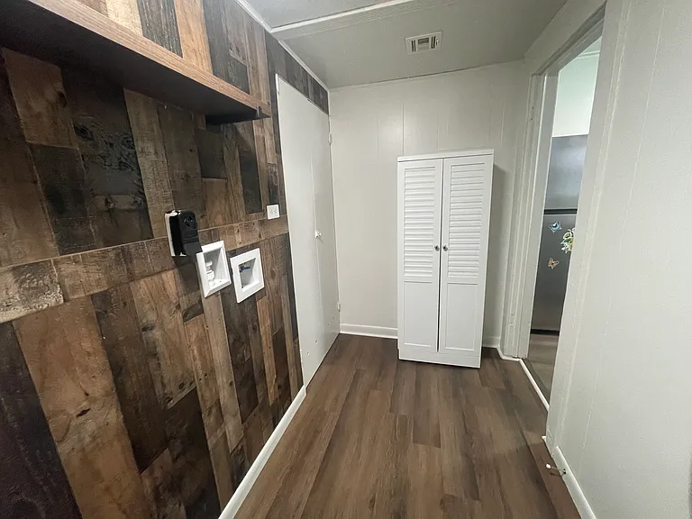 314 W College St — Photo 14