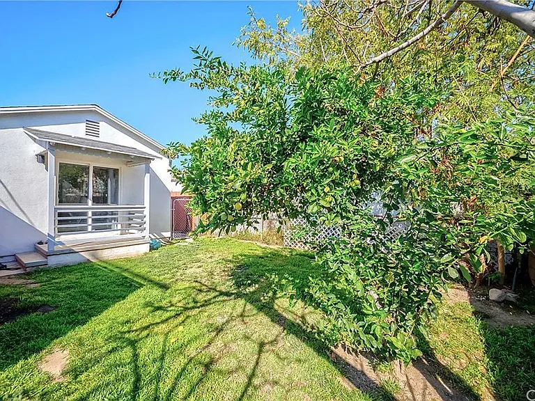 6528 Beeman Ave — Photo 30