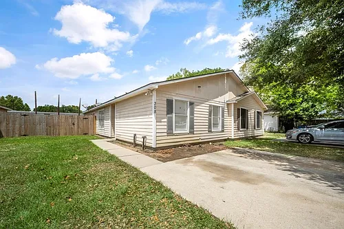 308 Willowick St Photo 1