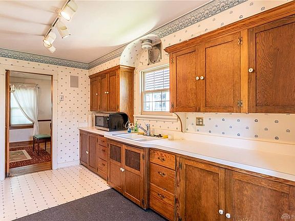 5th image of 3088 Hillside Ave