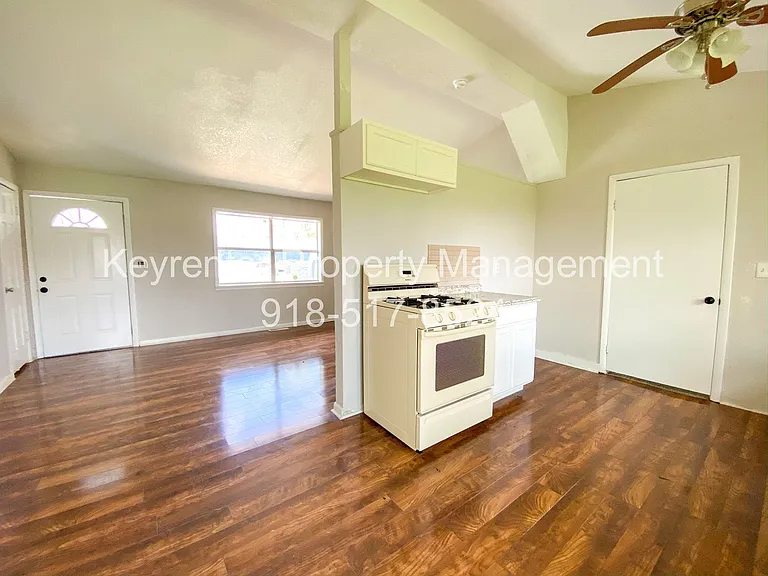 5135 N Utica Ave — Photo 3