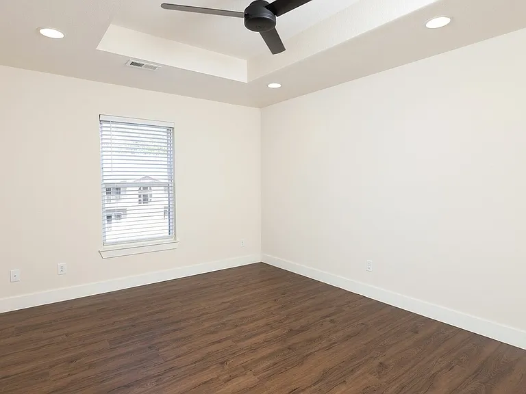 Highland Park Apartments — Photo 17