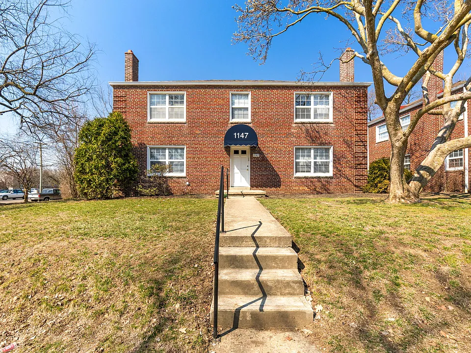 1147 S Cassingham Rd #C
