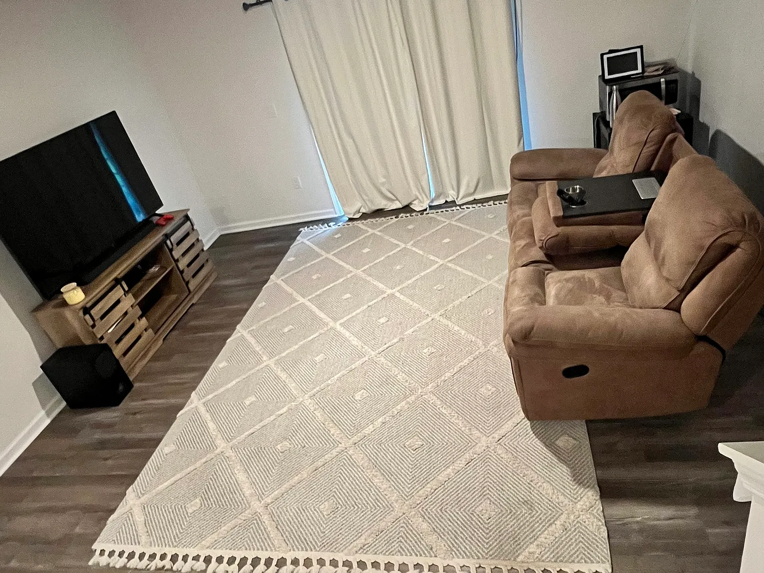 3 bed, 2.5 bath, 2122 sqft, $2,450 — Photo 2
