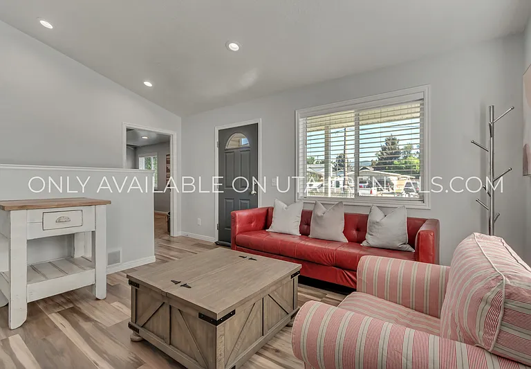 232 W 200 N — Photo 6
