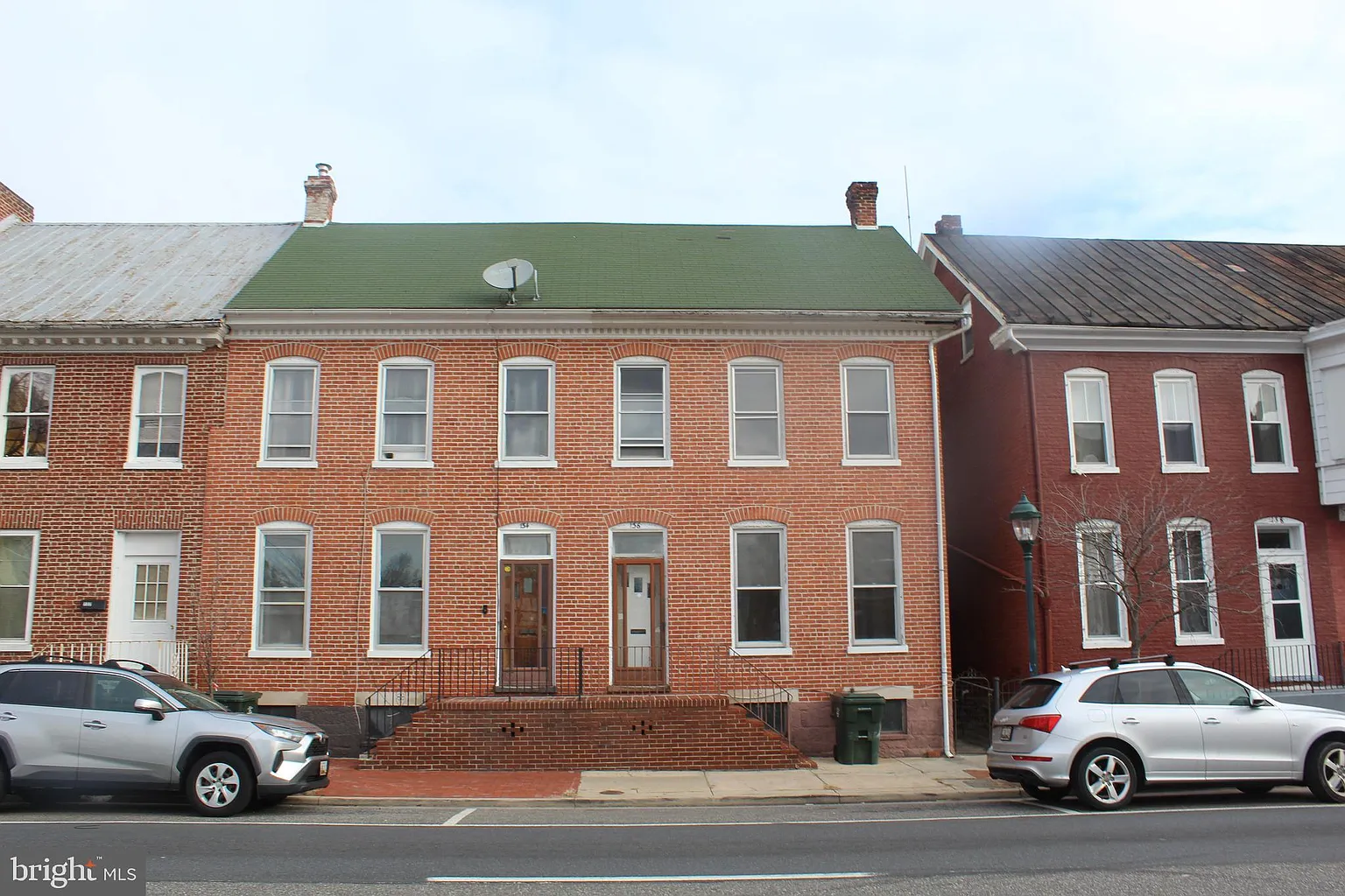136 E Washington St photo 1