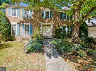9537 Fox Hollow Dr, Rockville, MD 20854