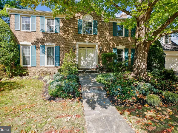 9537 Fox Hollow Dr, Rockville, MD 20854