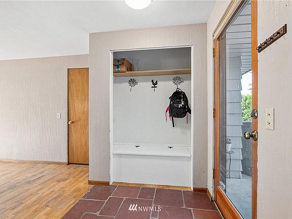 3rd image of 18381 Myrtle Dr