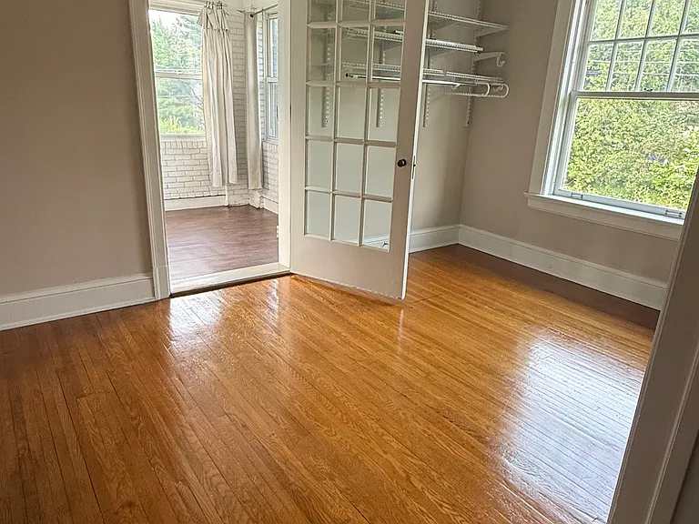 37 W Court St — Photo 14