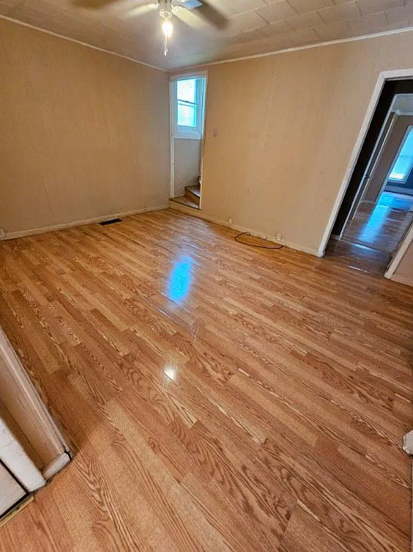 4 bed, 2000 sqft, $895 — Photo 2