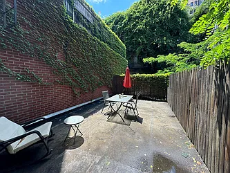 Rented by KNOCKKNOCK LLC