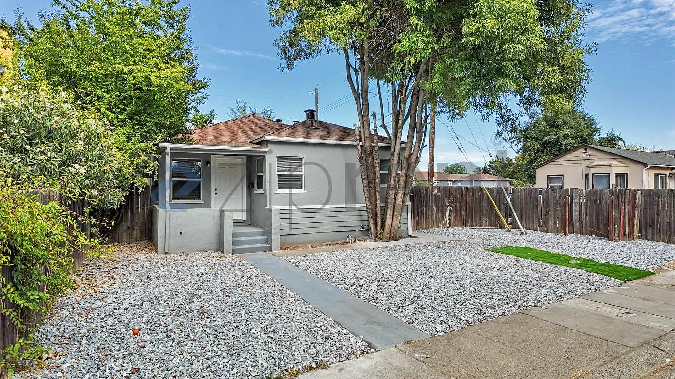2 bed, 834 sqft, $2,138 — Photo 3