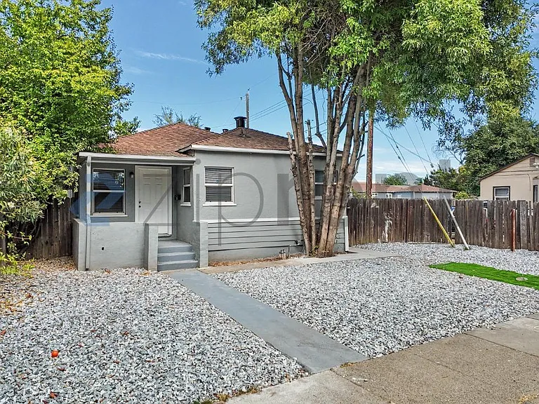4309 32nd St — Photo 3