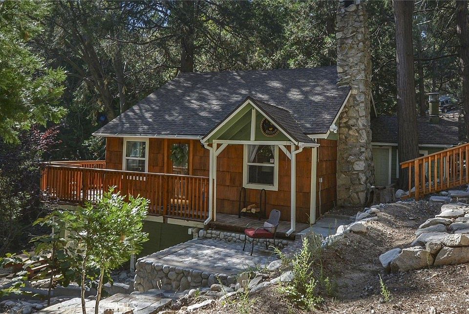 1st image of 641 Clubhouse Dr