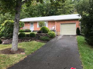 271 Old White Trl, White Sulphur Springs, WV 24986