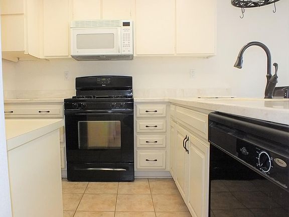Nice & bright kitchen