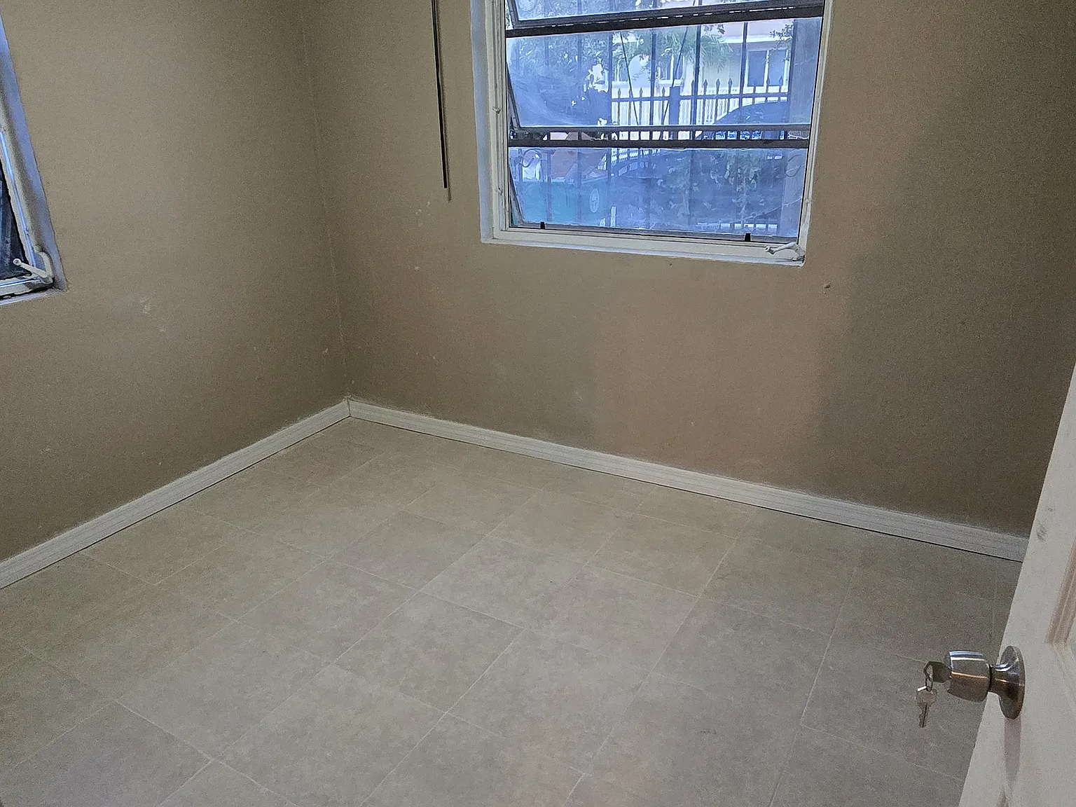 1 bed, 300 sqft, $800 — Photo 2