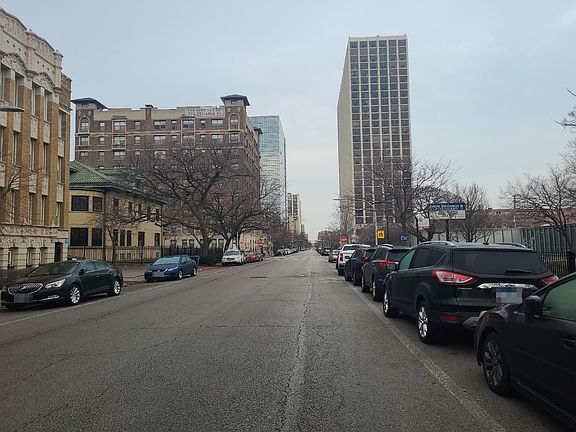 5th image of 4240 N Clarendon Ave APT 408S