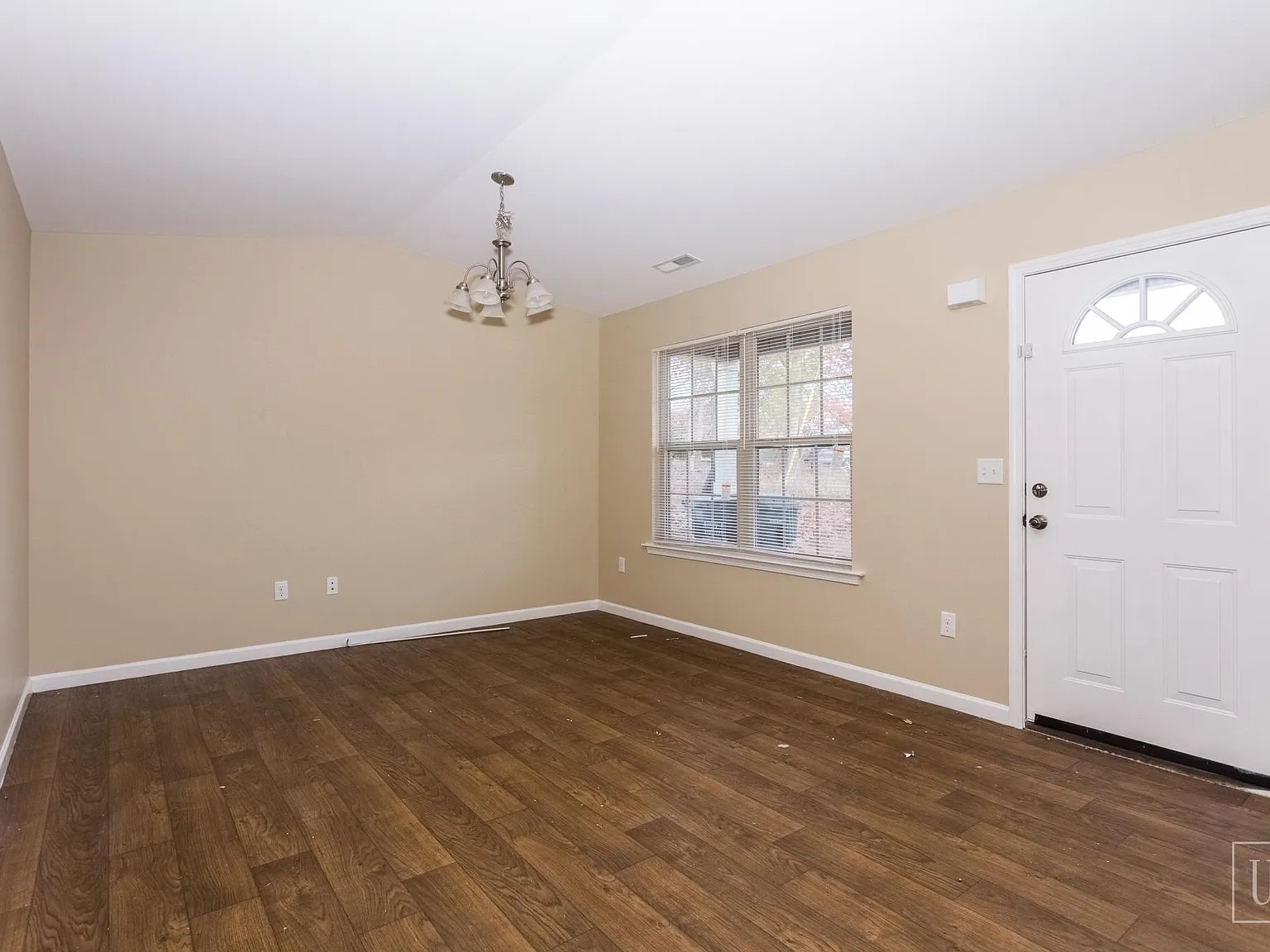 3 bed, 1188 sqft, $1,545 — Photo 3