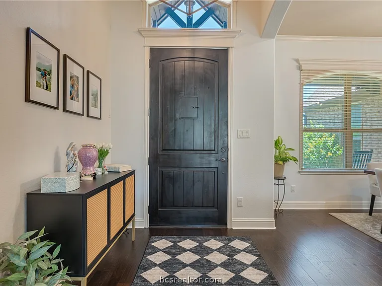 3301 Covington Ct — Photo 3