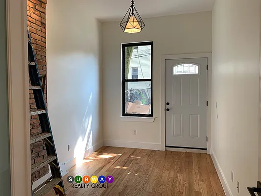 Rented by Aron Fried, LREB | media 61