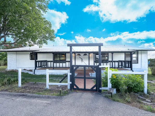 355 Mountain Creek Rd, Pipe Creek, TX 78063