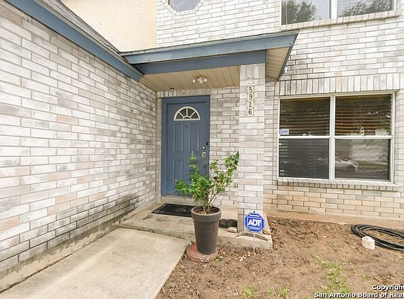 2nd image of 5926 Encanto Point Dr