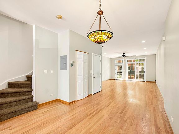 3rd image of 1812 S Dearborn St APT 12