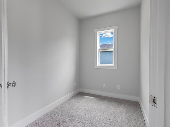 5th image of 906 Steep Meadow Dr
