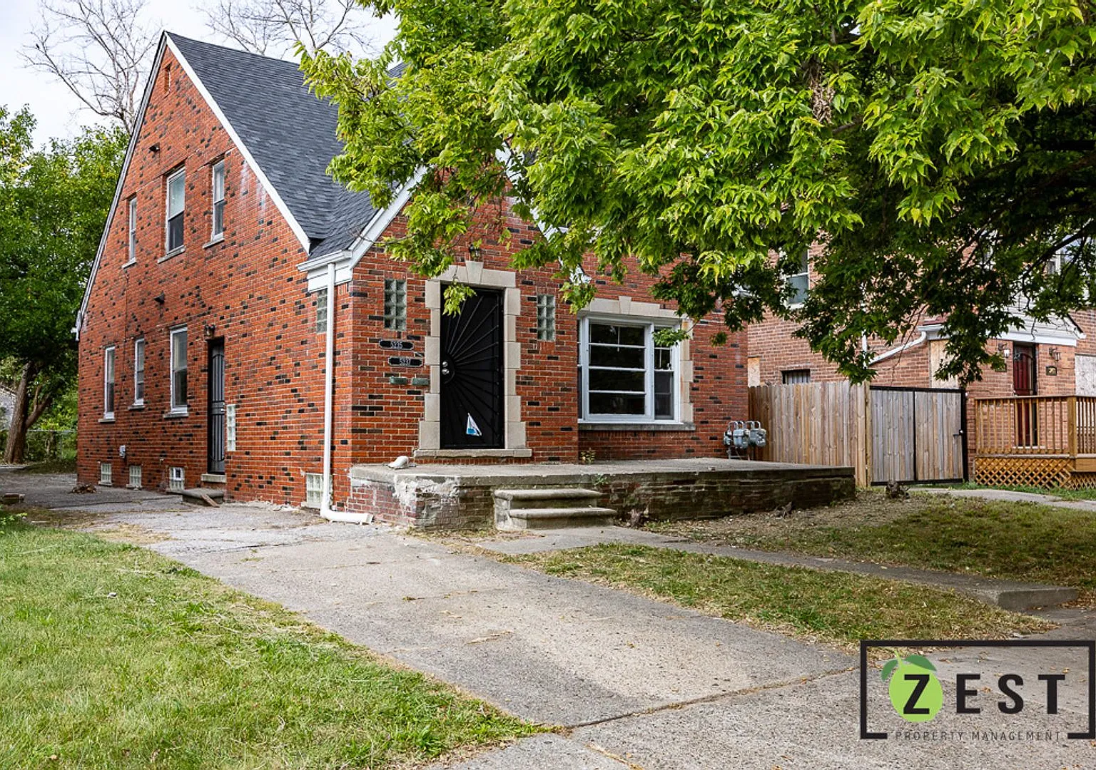 5235 Chatsworth — Photo 1