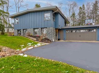 N40W27780 Glacier Rd, Pewaukee, WI 53072