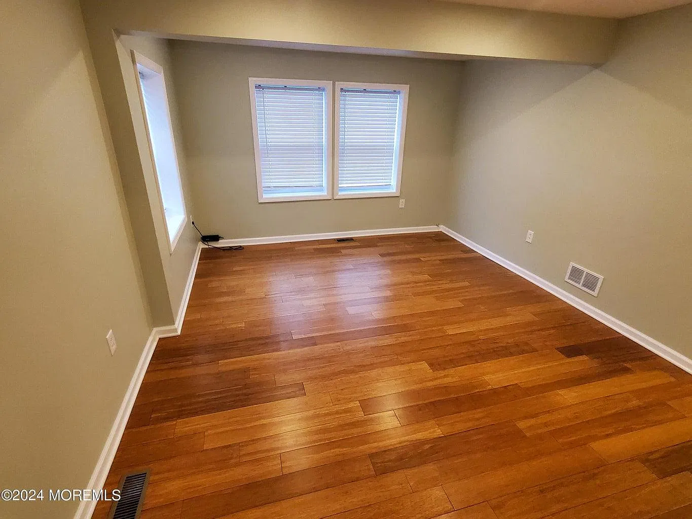 4 bed, 1274 sqft, $3,200 — Photo 4