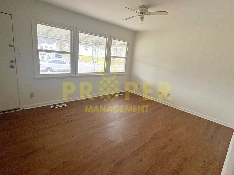 4625 Gardendale Ave — Photo 2
