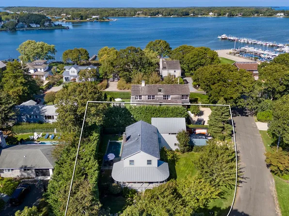 21 Cove Rd, Sag Harbor, NY 11963