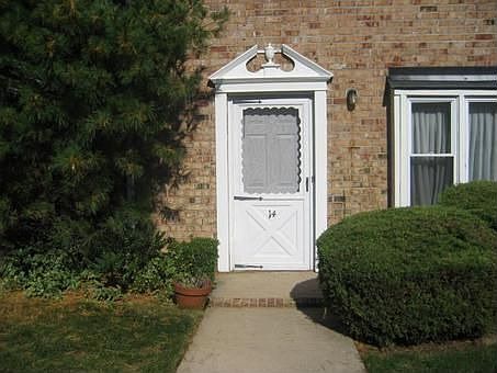 2nd image of 14 Tisbury Vlg