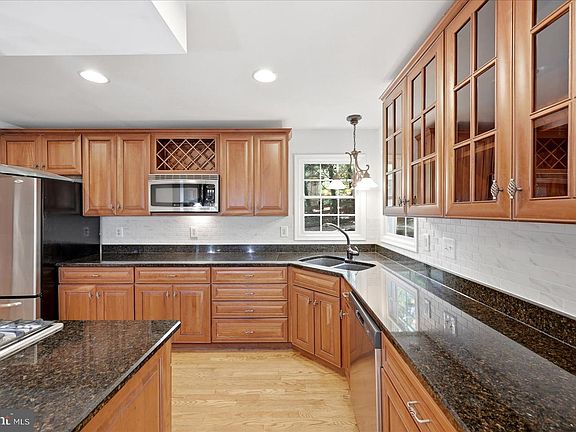 4th image of 6004 Telegraph Rd