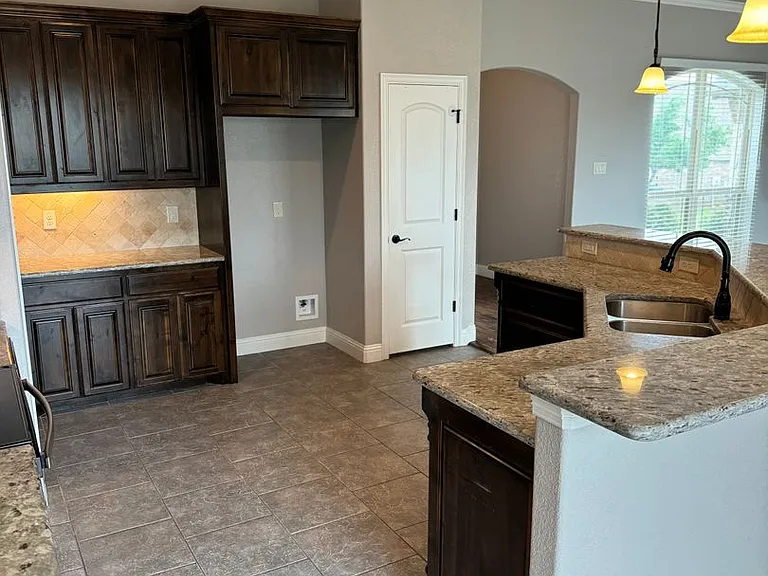 105 Sandstone Ln — Photo 6