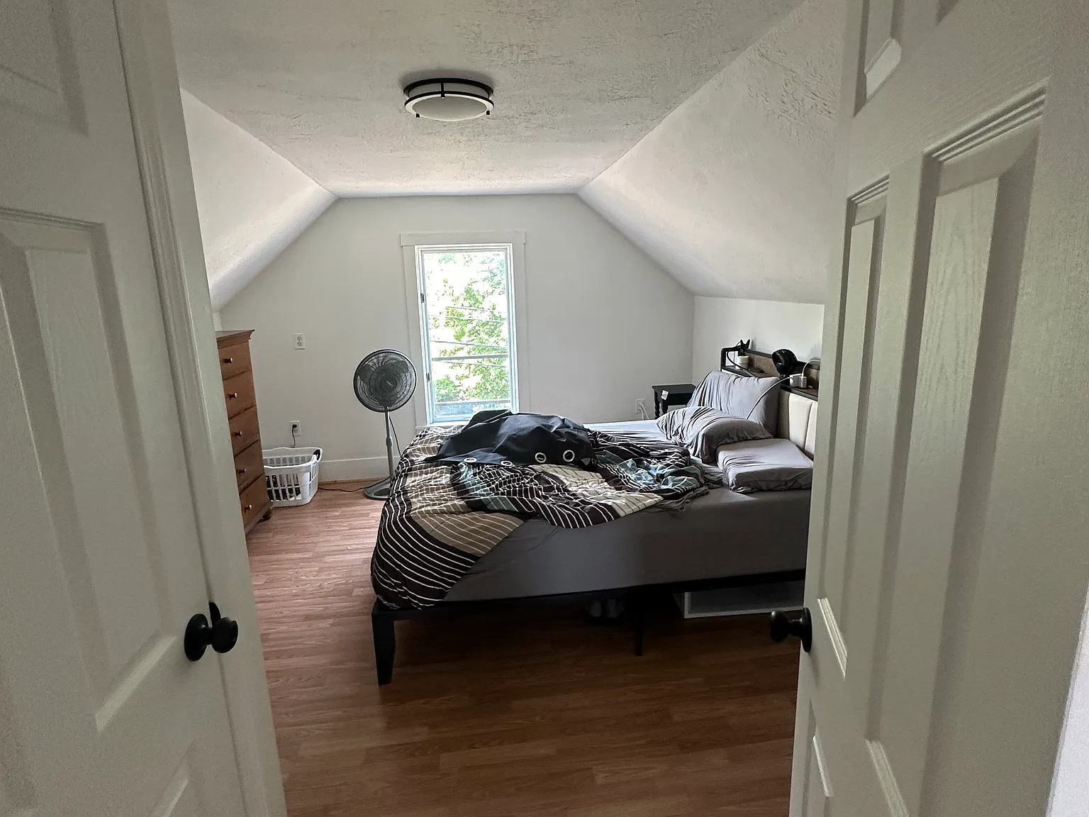 3 bed, 1.5 bath, 1200 sqft, $2,100 — Photo 4