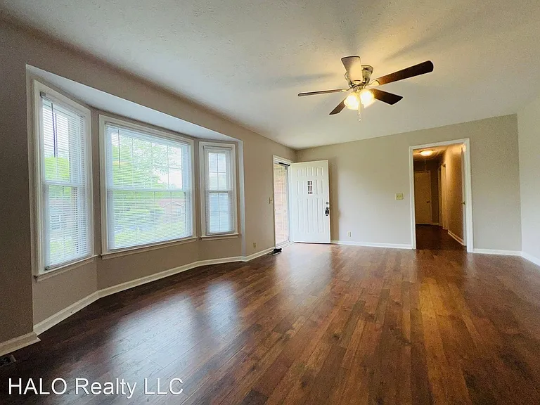 108 Ryan Dr — Photo 3
